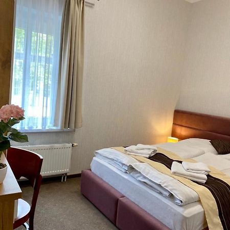 Park Hotel Dobrodzien エクステリア 写真